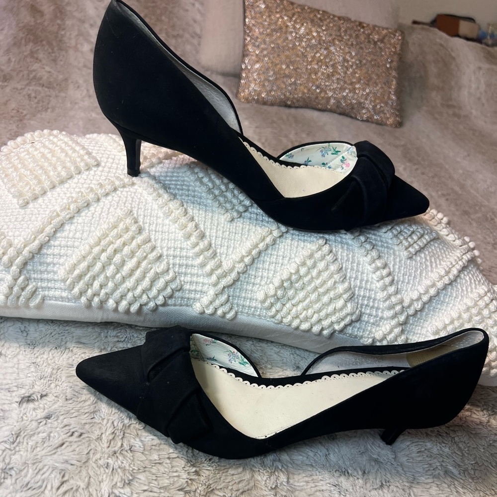 Women’s Black Pointed-Toe Kitten Heel Pumps